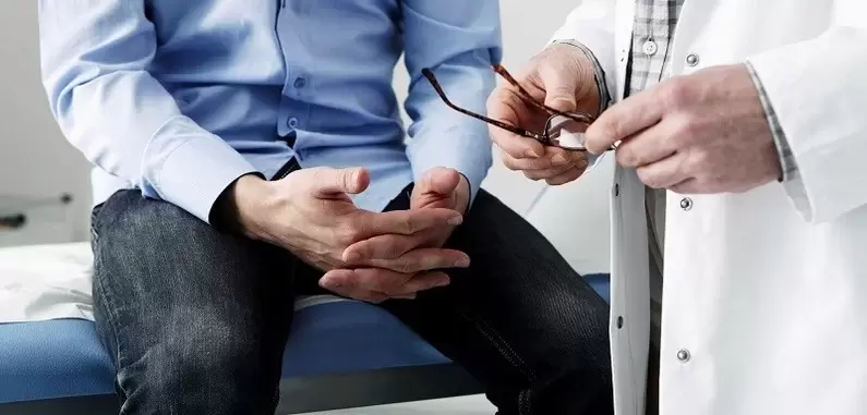 Ai primi segni di prostatite, dovresti consultare un urologo per confermare la diagnosi.